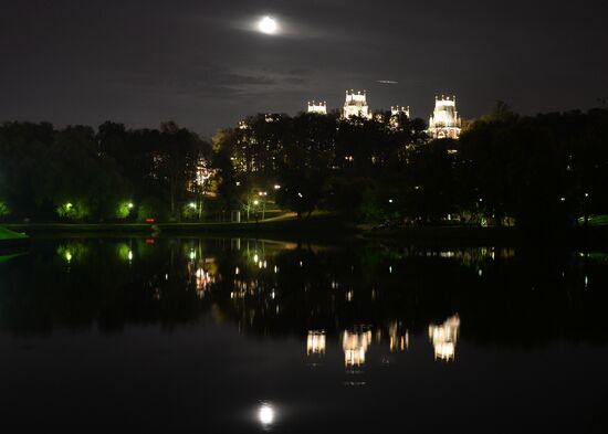 Super-moon in Moscow