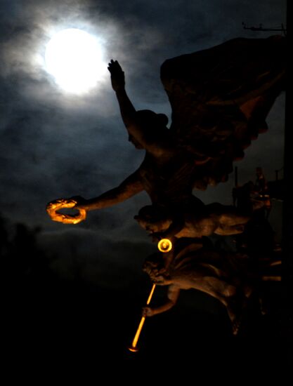 Super-moon in Moscow