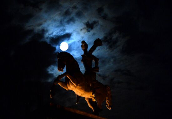 Super-moon in Moscow