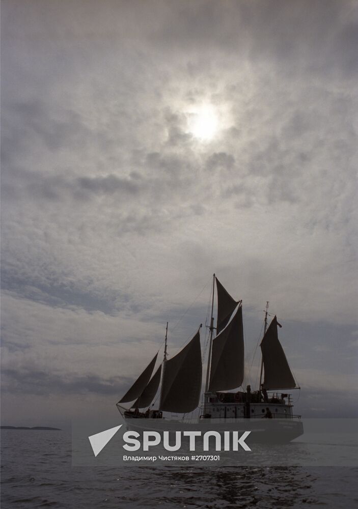 Expedition onboard the Polar Odyssey ship