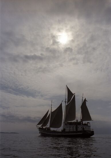 Expedition onboard the Polar Odyssey ship