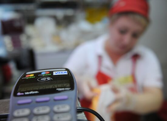 Visa ceases to guarantee transactions inside Russia starting from October 1