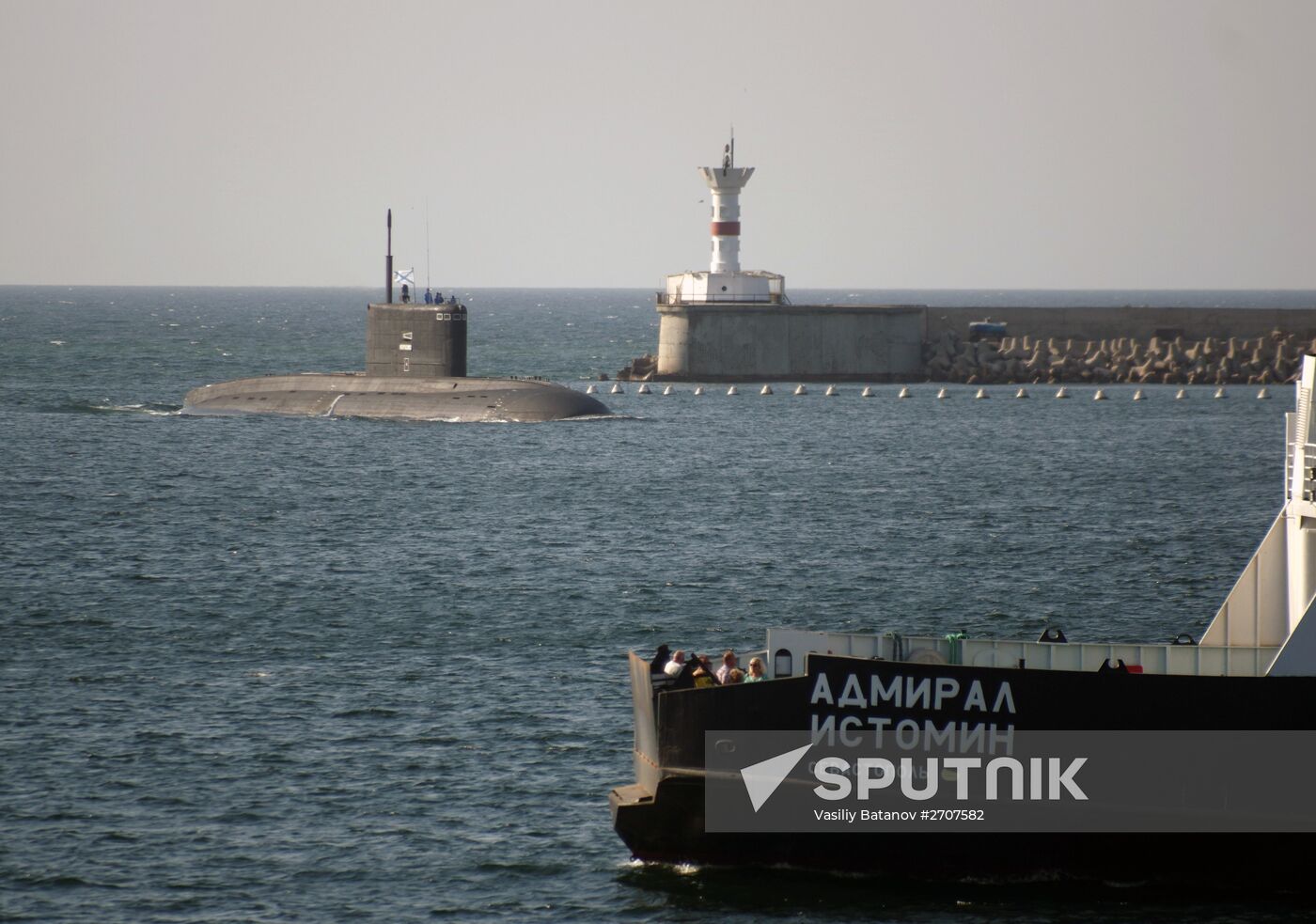 The Novorossiysk submarine arrives in Sevastopol harbor