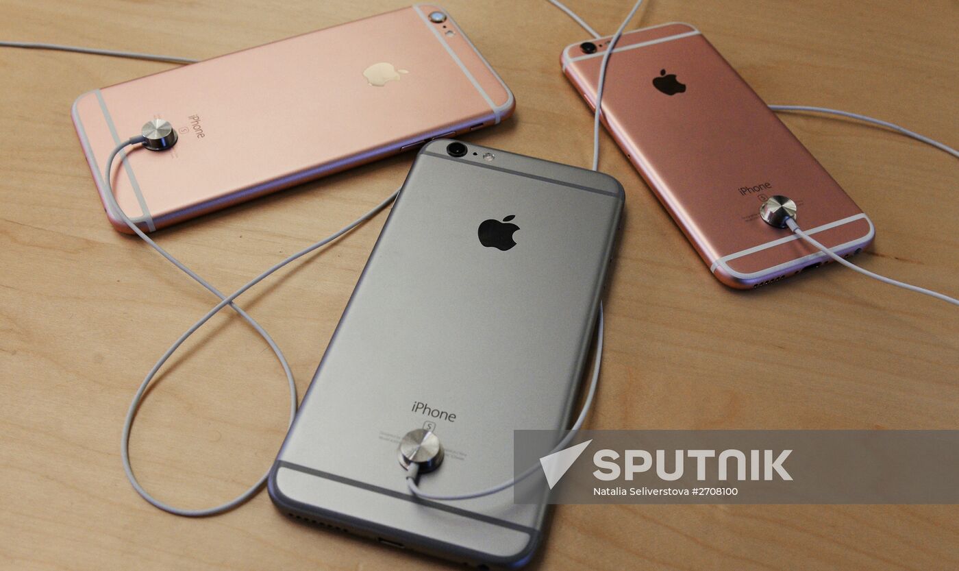 Selling iPhone 6s and iPhone 6s Plus Smartphones