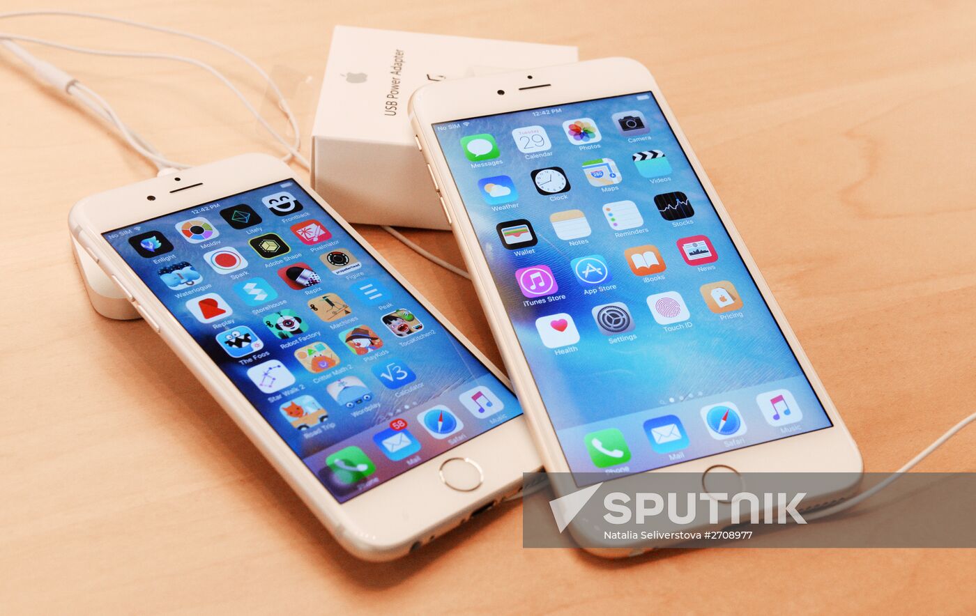 Selling iPhone 6s and iPhone 6s Plus smartphones