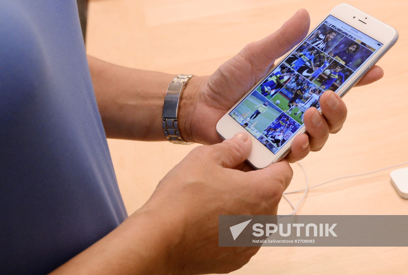 Selling iPhone 6s and iPhone 6s Plus Smartphones