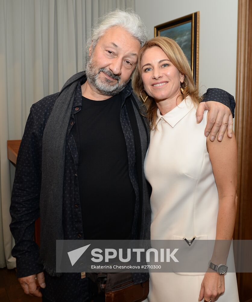 Presentation of Porcelain Dreams exhibition