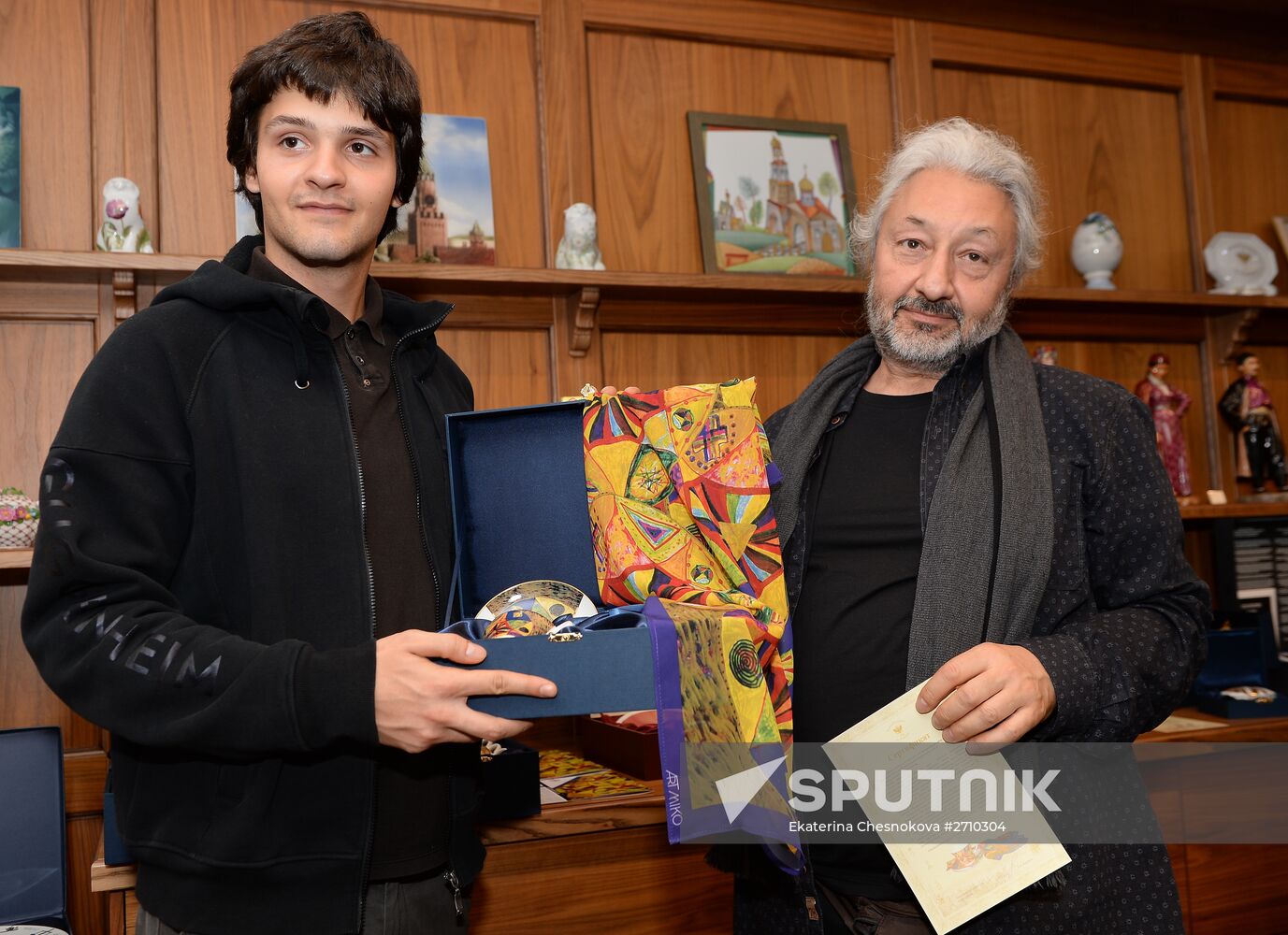 Presentation of Porcelain Dreams exhibition