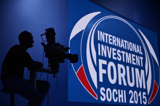 Prime Minister Dmitry Medvedev chairs plenary meeting suring Sochi-2015 forum