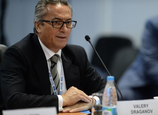 Round table ‘Realizing Export Potential. The Devaluation Effect And Measures Of State Support’ at Sochi 2015 Forum