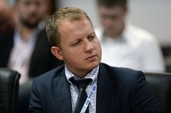 Round table ‘Realizing Export Potential. The Devaluation Effect And Measures Of State Support’ at Sochi 2015 Forum
