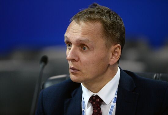 Round table ‘Realizing Export Potential. The Devaluation Effect And Measures Of State Support’ at Sochi 2015 Forum