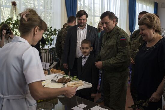 Head of Donetsk People's Republic visits Lyceum 14 in Horlivka