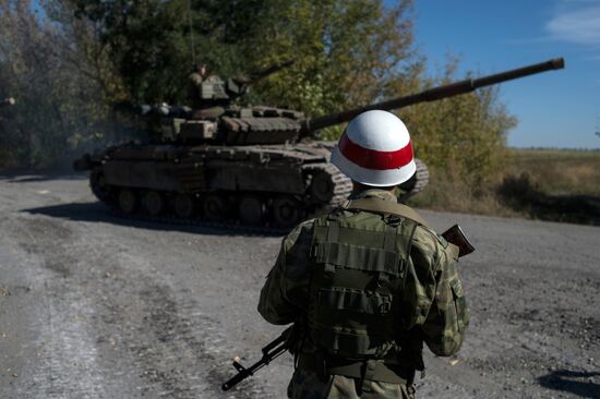 Withdrawal of weapons below 100mm began in Luhansk People's Republic