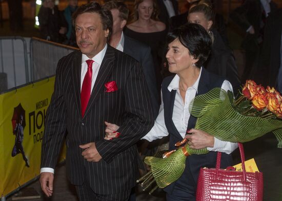 Singing in the Rain musical opening night