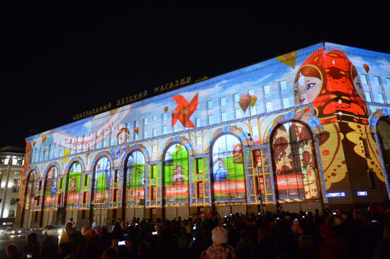 Cyclic videomapping: City of Light to Children