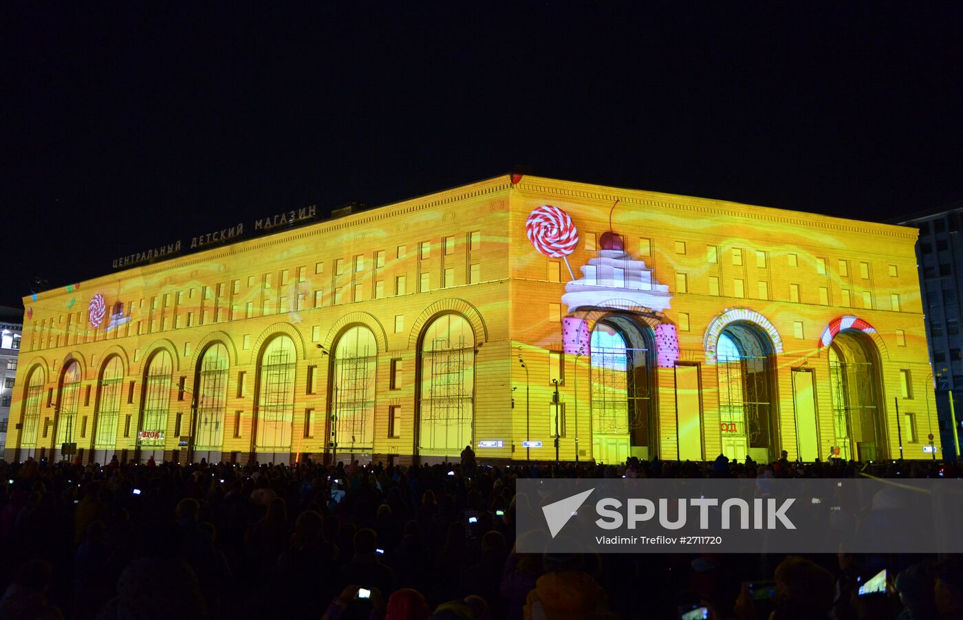 Cyclic videomapping: City of Light to Children