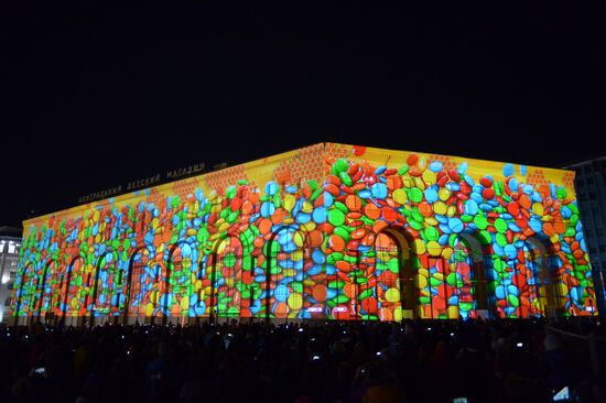 Cyclic videomapping: City of Light to Children