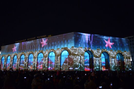 Cyclic videomapping: City of Light to Children