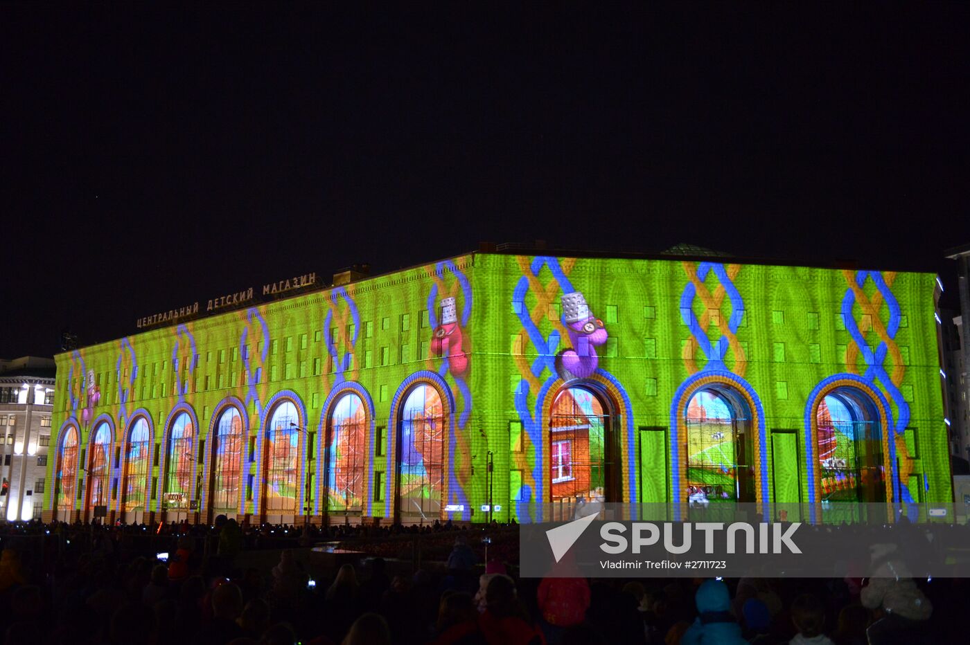 Cyclic videomapping: City of Light to Children