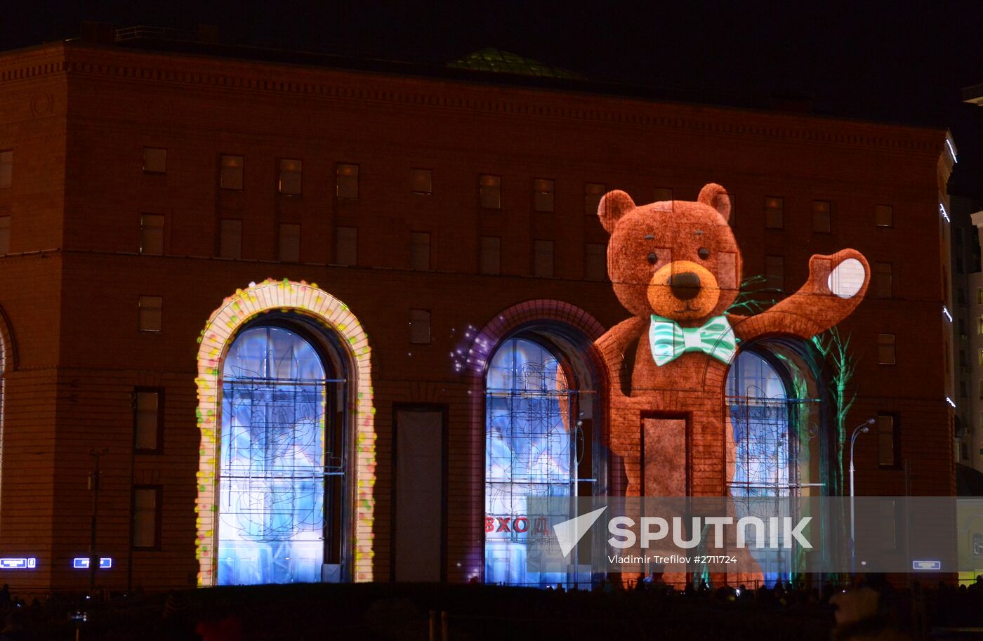 Cyclic videomapping: City of Light to Children