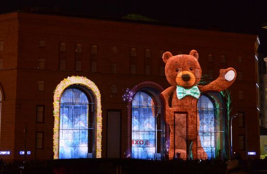 Cyclic videomapping: City of Light to Children