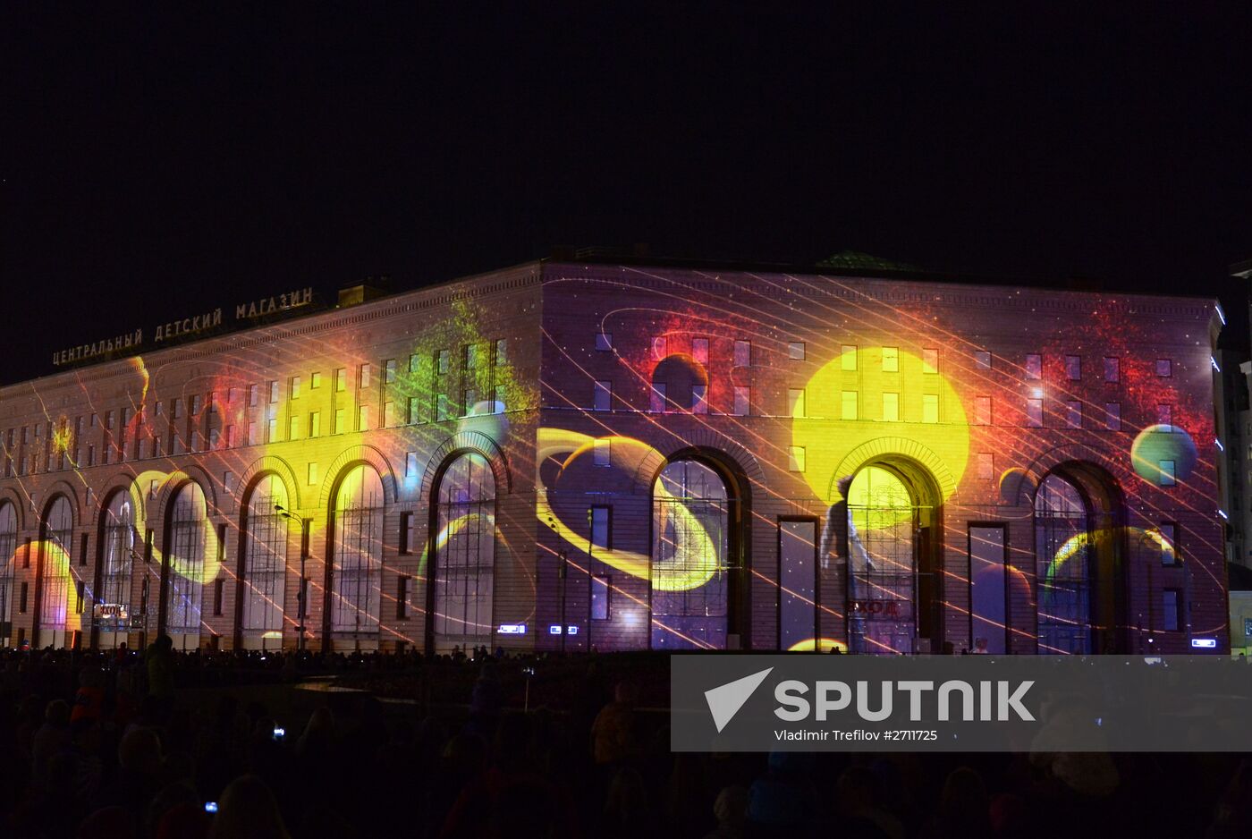 Cyclic videomapping: City of Light to Children