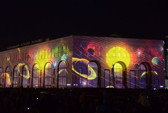 Cyclic videomapping: City of Light to Children