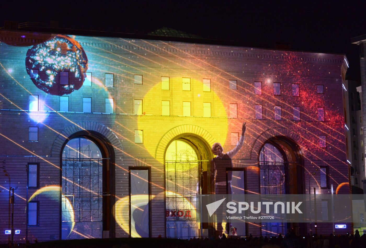 Cyclic videomapping: City of Light to Children