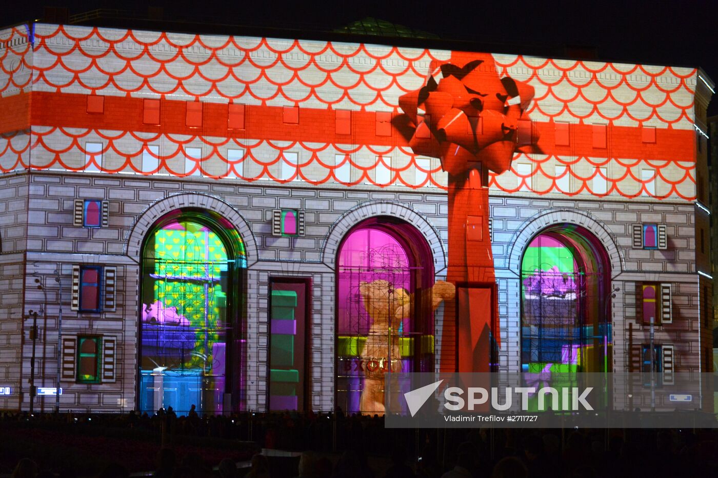Cyclic videomapping: City of Light to Children