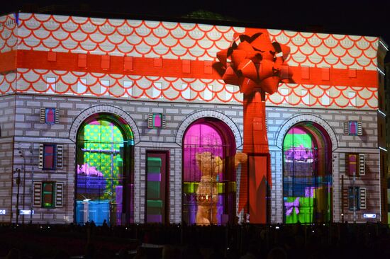 Cyclic videomapping: City of Light to Children
