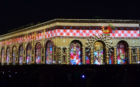 Cyclic videomapping: City of Light to Children