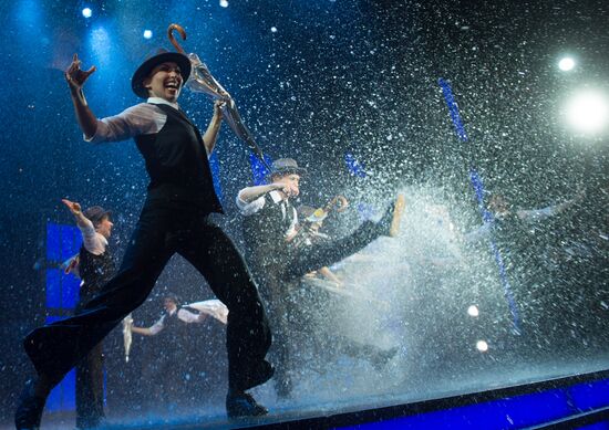 Singing in the Rain musical opening night