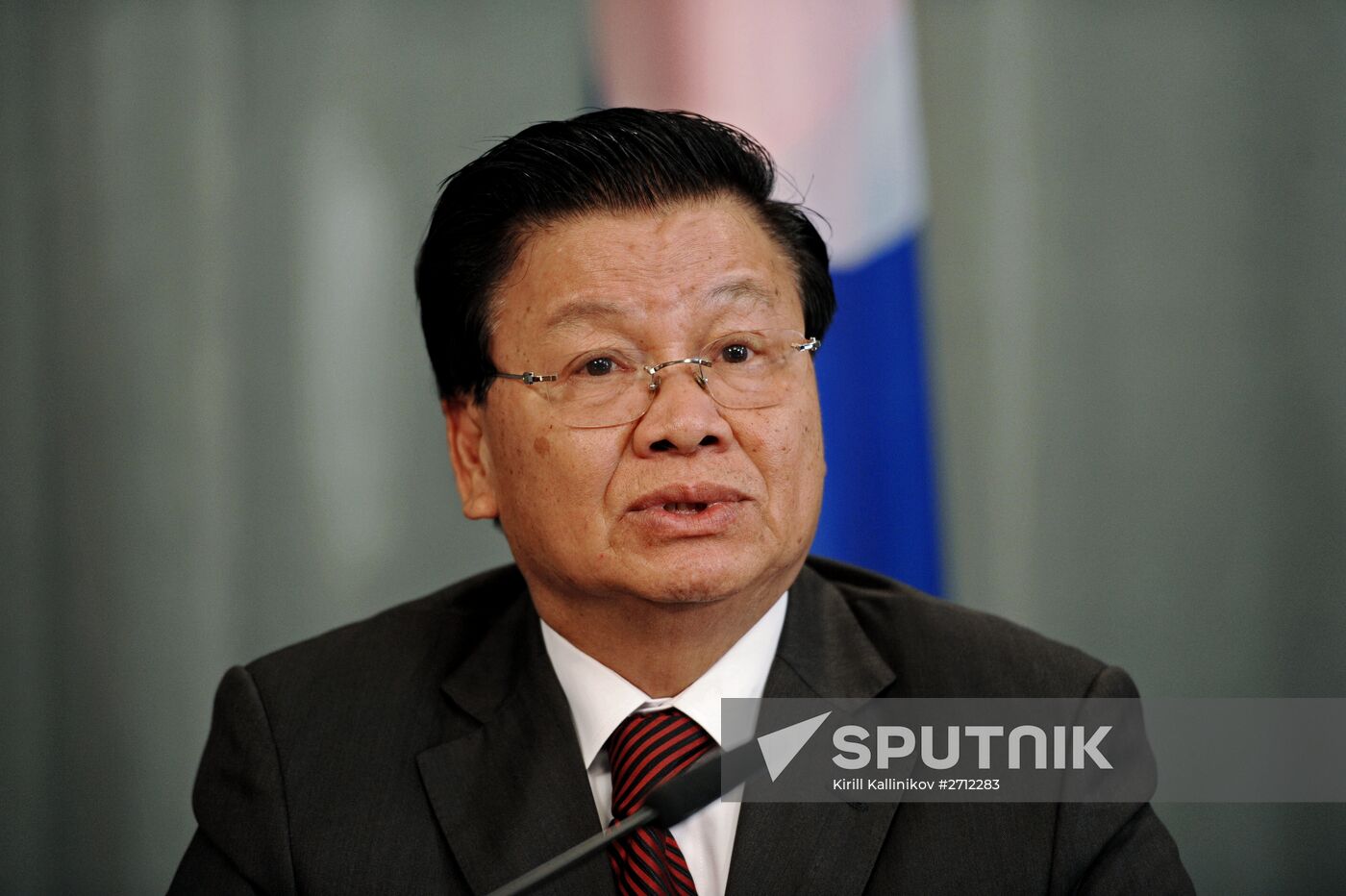 Russian Foreign Minister Sergei Lavrov meets with his Laotian counterpart Thongloun Sisoulith