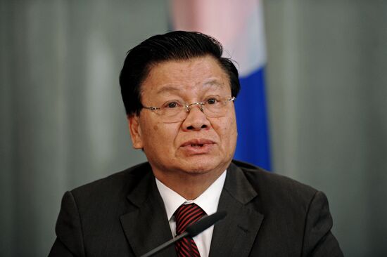 Russian Foreign Minister Sergei Lavrov meets with his Laotian counterpart Thongloun Sisoulith
