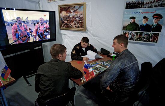 Russian Defense Ministry's Innovation Day exhibition opens in Vladivostok