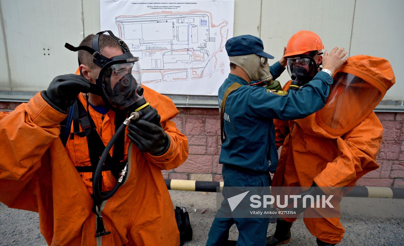 Emergencies Ministry holds exercises to eliminate harmful chemicals in Vladivostok