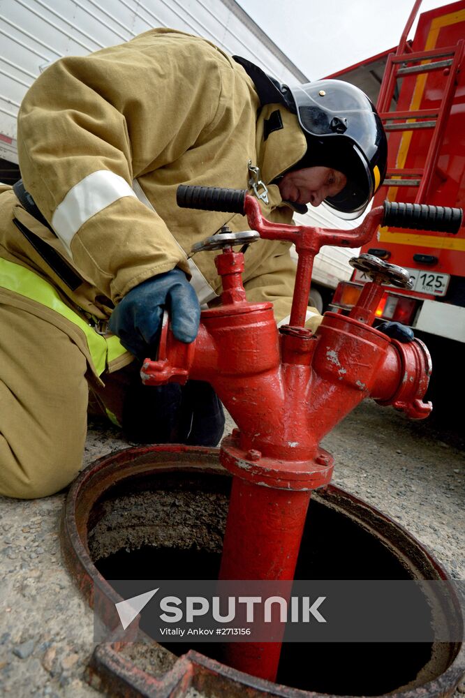 Emergencies Ministry holds exercises to eliminate harmful chemicals in Vladivostok