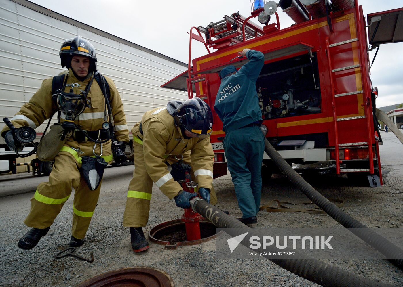 Emergencies Ministry holds exercises to eliminate harmful chemicals in Vladivostok