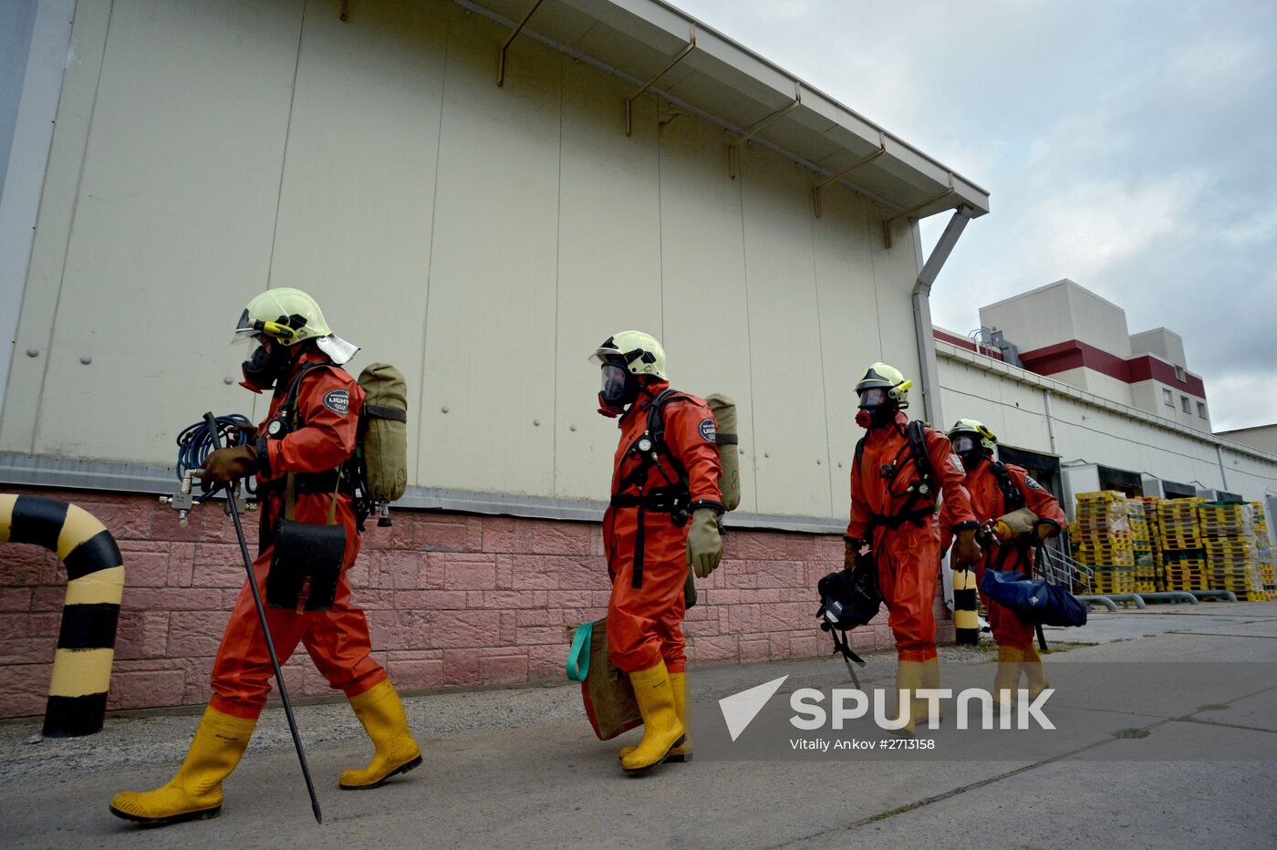 Emergencies Ministry holds exercises to eliminate harmful chemicals in Vladivostok