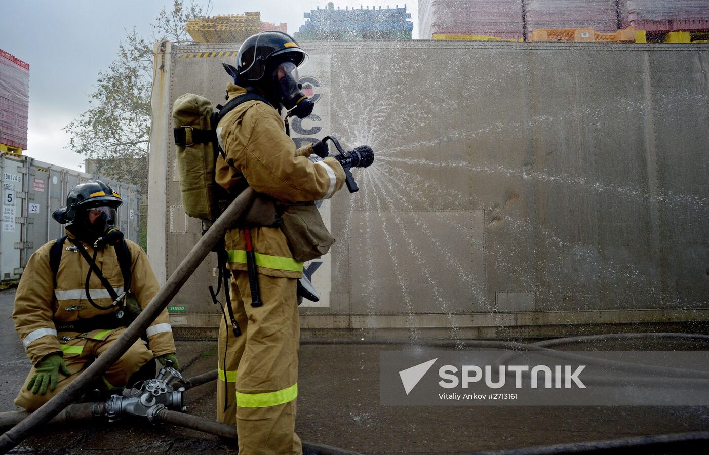 Emergencies Ministry holds exercises to eliminate harmful chemicals in Vladivostok