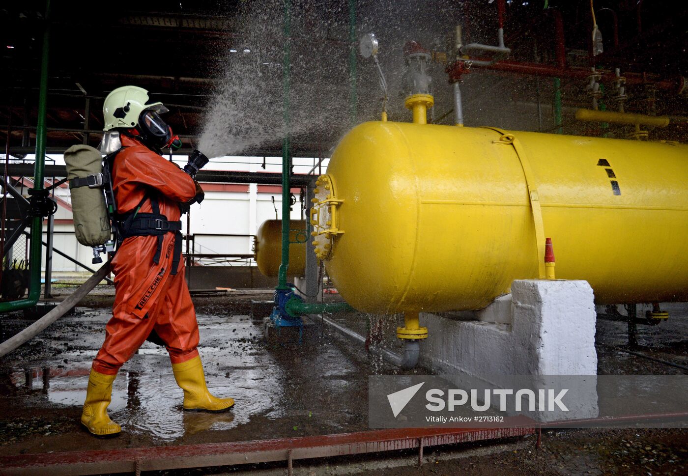 Emergencies Ministry holds exercises to eliminate harmful chemicals in Vladivostok