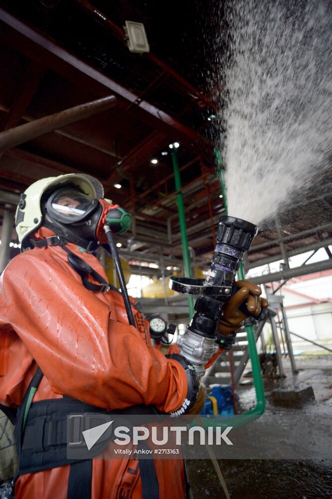 Emergencies Ministry holds exercises to eliminate harmful chemicals in Vladivostok