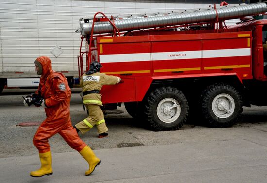 Emergencies Ministry holds exercises to eliminate harmful chemicals in Vladivostok