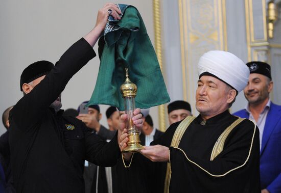 Prophet Muhammad's hair, one of Islam's greatest relics, arrives at Moscow Cathedral Mosque