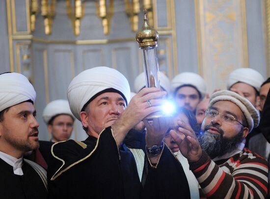 Prophet Muhammad's hair, one of Islam's greatest relics, arrives at Moscow Cathedral Mosque