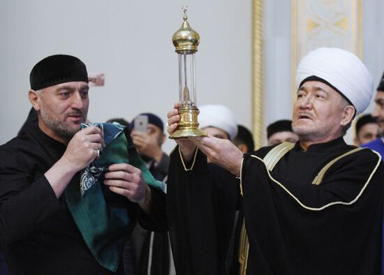 Prophet Muhammad's hair, one of Islam's greatest relics, arrives at Moscow Cathedral Mosque