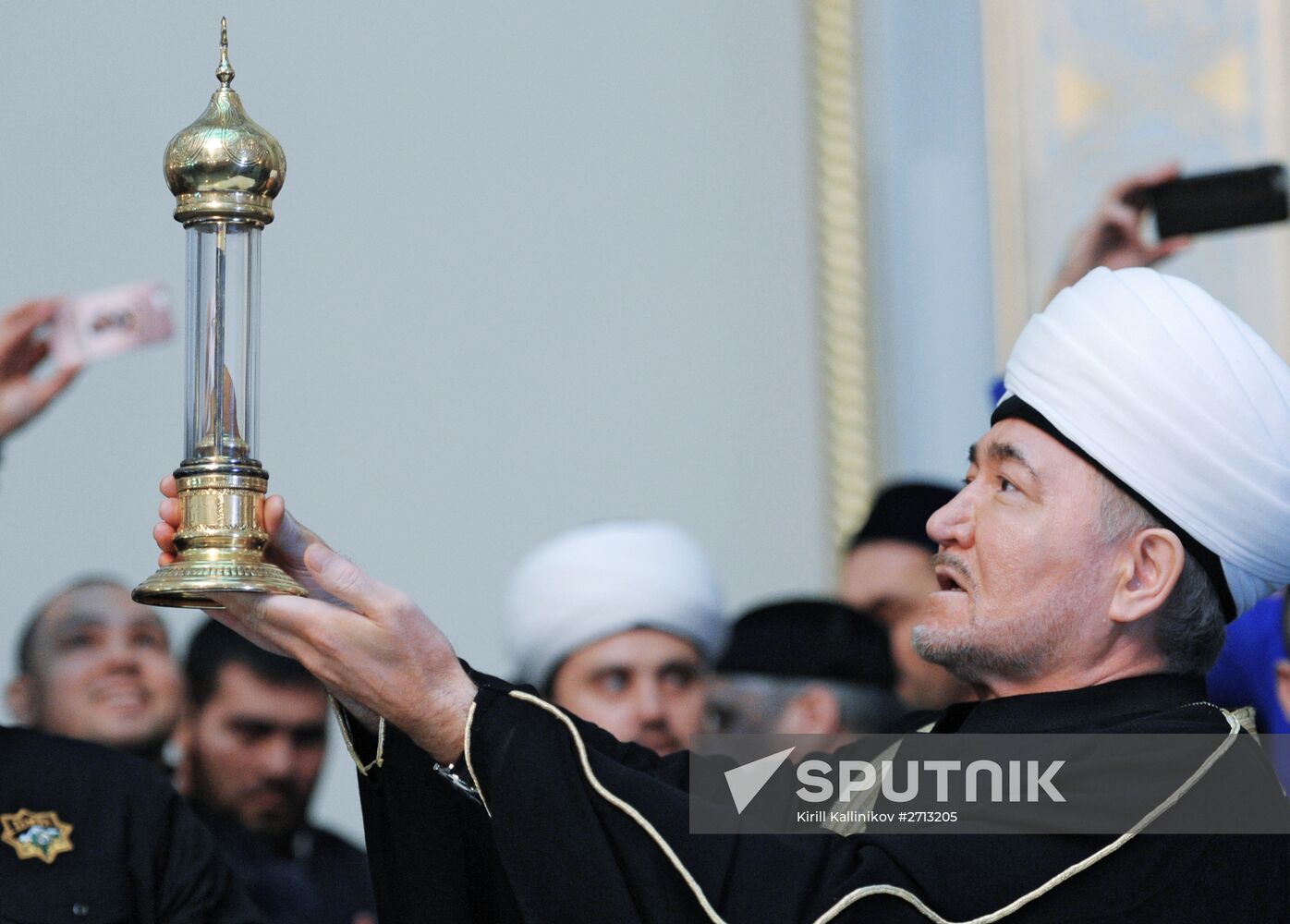 Prophet Muhammad's hair, one of Islam's greatest relics, arrives at Moscow Cathedral Mosque