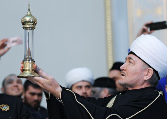 Prophet Muhammad's hair, one of Islam's greatest relics, arrives at Moscow Cathedral Mosque