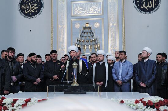 Prophet Muhammad's hair, one of Islam's greatest relics, arrives at Moscow Cathedral Mosque